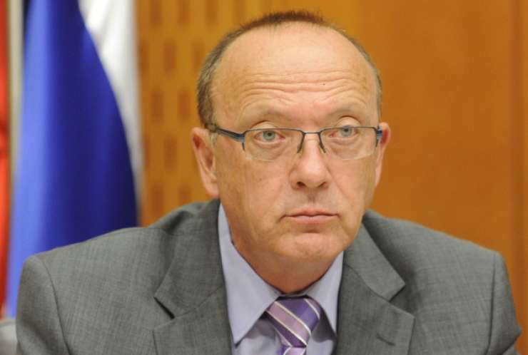Vinko Gorenak, minister za notranje zadeve, o tem, da nekateri še danes niso izstopili iz partije