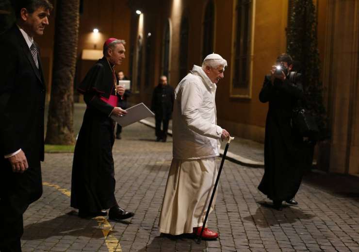 La Repubblica: Papež odstopa zaradi spolnih in finančnih afer v Cerkvi