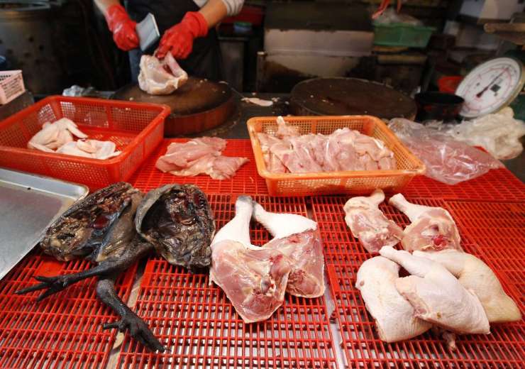 Kitajska zaradi afere z mesnimi izdelki aretirala več kot 900 ljudi