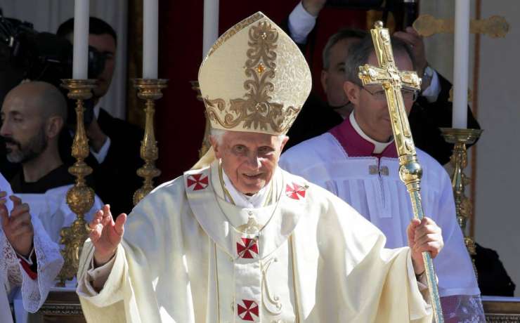 Papež sklical sinodo; udeležil se je bo celjski škof Lipovšek
