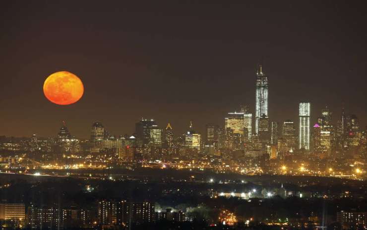 Zaradi vetra preložili svečan začetek dograditve konice novega WTC v New Yorku