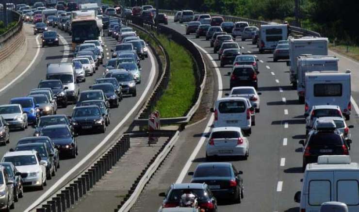 Desetkilometrski koloni na štajerski in gorenjski avtocesti