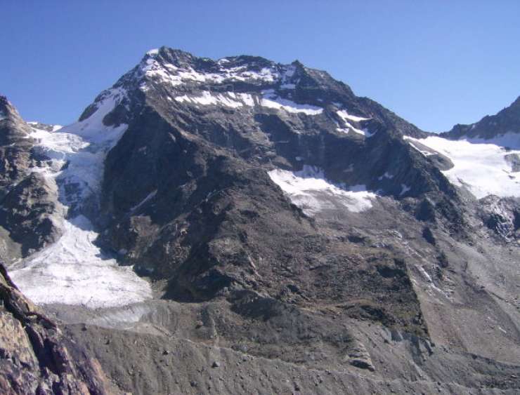 Pet alpinistov padlo v smrt
