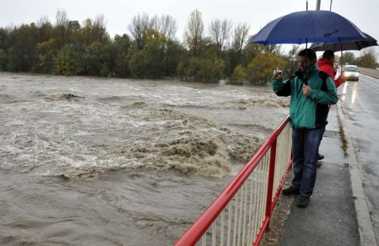 Na Hrvaškem se pripravljajo na vodni val iz Slovenije