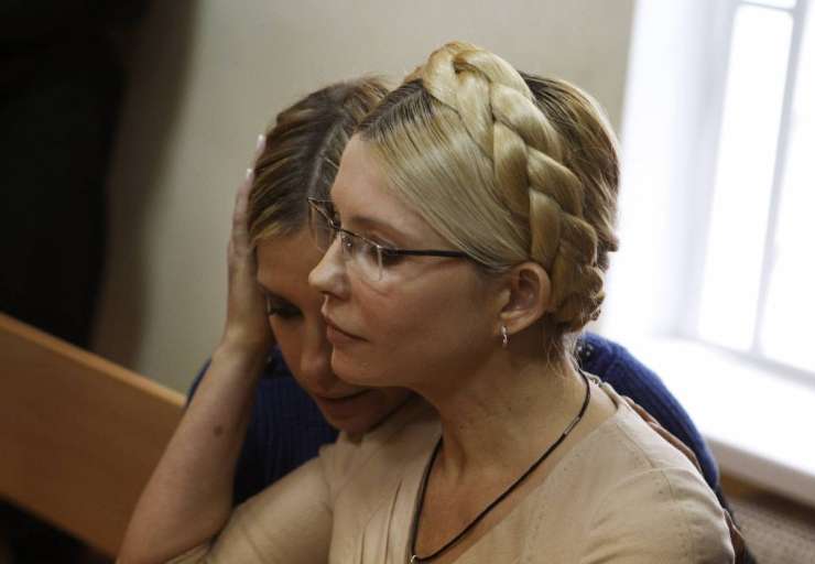 Sodišče v Strasbourgu: Timošenkova nezakonito za rešetkami