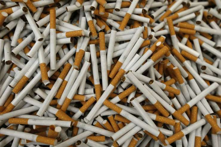 V Savdski Arabiji zaradi naftne krize podvojili ceno cigaret