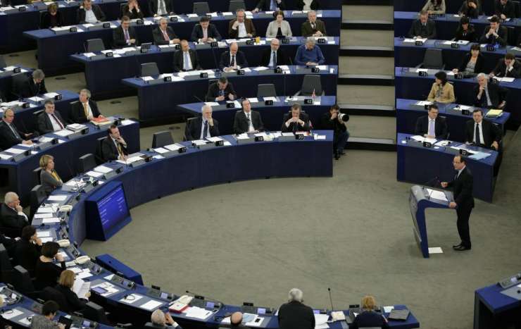 Evropski parlament še naprej grozi z vetom na proračun EU