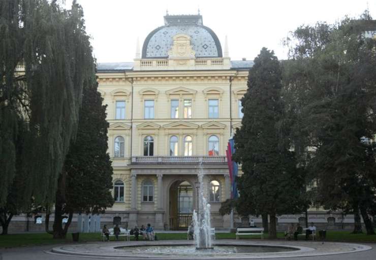 Univerza v Mariboru je zaposlenim dolžna štiri milijone evrov