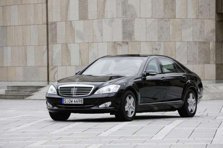 Mercedes svojih limuzin ne bo prodajal korumpiranim kosovskim oblastem