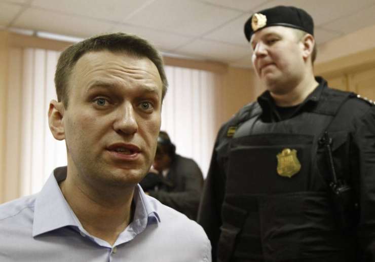 Kritik Putina in Kremlja Navalni obsojen na mesec dni zapora