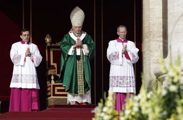 Papež zagnal sinodo o novi evangelizaciji