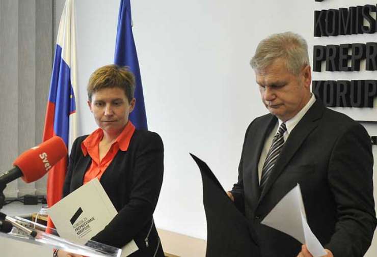 Štefanec trdi, da s Sedlarjevo nista imela nesporazumov, da pa je bila stalno nezadovoljna