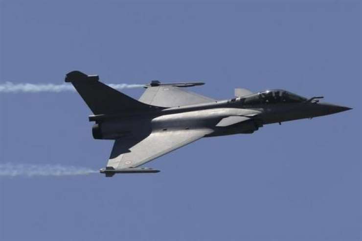 Katar obtožujejo, da je z vojaškimi letali prestregel potniški letali iz ZAE