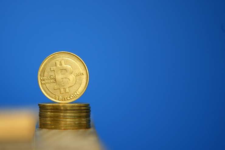 Kriptovalute strmo padajo: bitcoin že pod 6000 dolarji