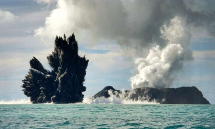 Izbruh ognjenika na Tongi ustvaril nov otok