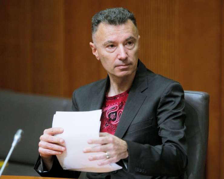 Dobovšek ogorčen nad Cerarjem, ki živi v "virtualnem svetu učinkovitosti njegove vlade"