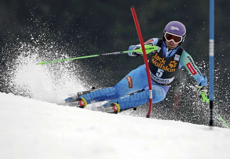 Mazejeva po četrtem mestu v slalomu znova pred Fenningerjevo