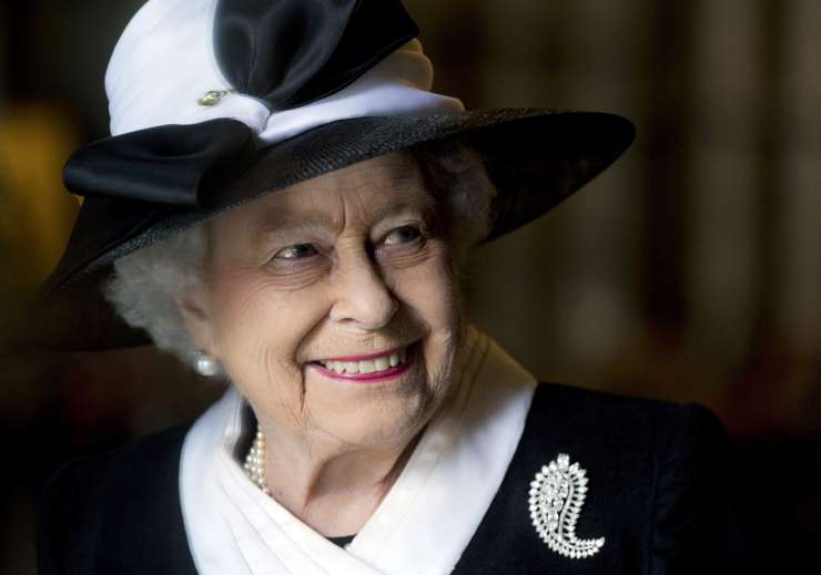 Kraljica Elizabeta II. je prvič izpadla iz tristoterice najbogatejših Britancev