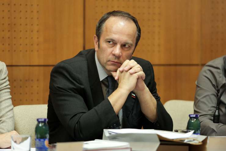 Grims: V druščini, ki bi izključila Orbana, nimamo niti minute več kaj iskati