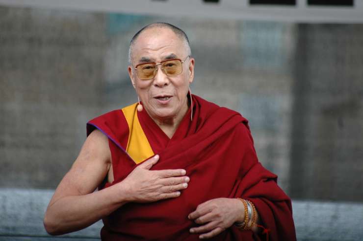 Mercedes se opravičuje Kitajcem, ki jih je "prizadel" s citatom dalajlame