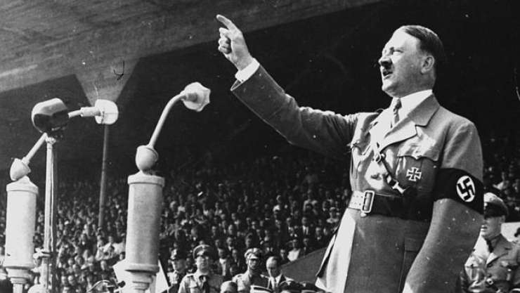 Hitlerjeve slike na dražbi šle za med