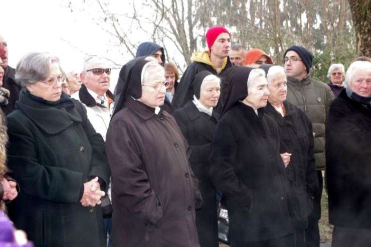 Kje ženske »nosijo hlače« v Katoliški cerkvi v Sloveniji?