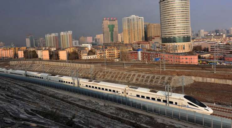 Na kitajskih železniških postajah zaradi snega obtičalo 100.000 potnikov