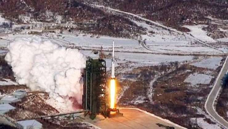 ZDA: Severnokorejski satelit se zgolj "prevrača v vesolju"