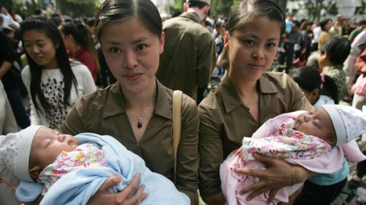 V Vietnamu dvojčici z dvema očetoma