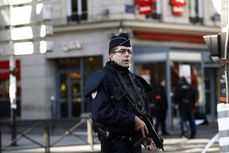 Prijeli islamske skrajneže, ki so želeli sejati teror v Parizu