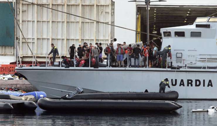 Frontex za pomoč Grčiji pri vračanju prebežnikov potrebuje dodatnih 1500 policistov
