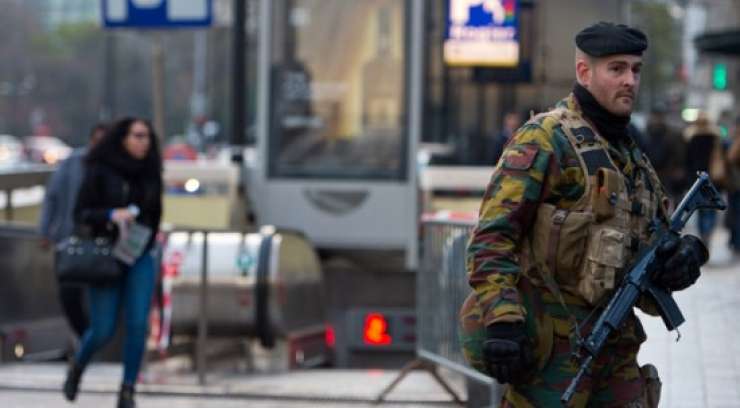 Napadalca s podzemne železnice iskali v zvezi s pariškimi napadi