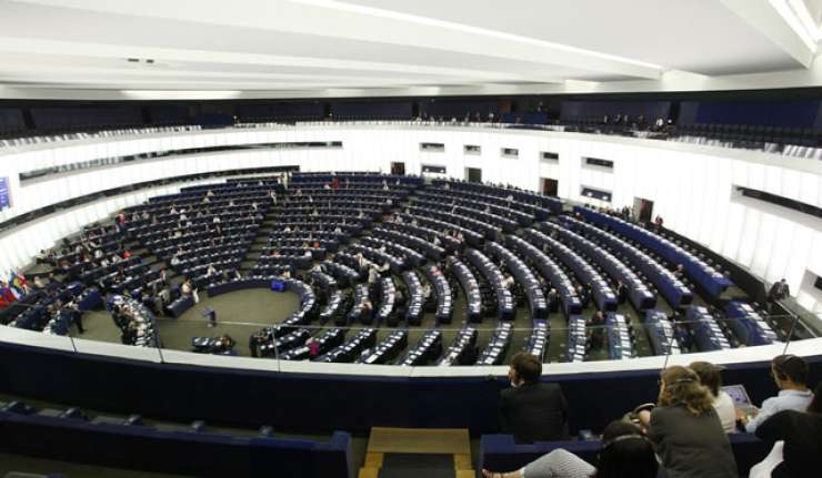 Evropski poslanci po razkritju panamskih dokumentov o ukrepih proti utaji davkov