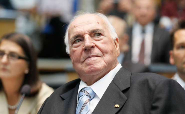 Helmut Kohl svojo "deklico" Angelo Merkel svari pred sprejemom milijonov migrantov