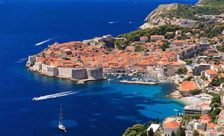 Ura parkiranja v Dubrovniku kar 5,25 evra
