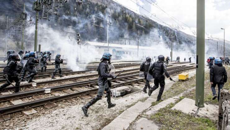 Bitka za prelaz Brenner: levičarski skrajneži z ognjem nad policijo
