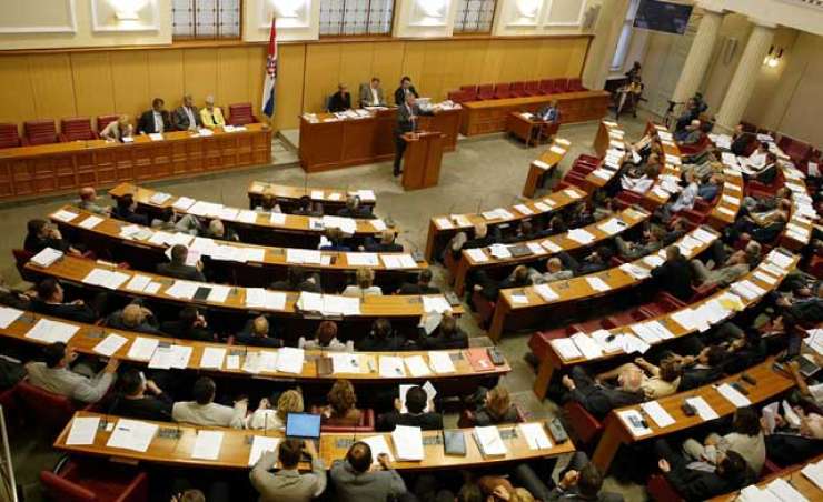 V hrvaškem saboru že mesec dni niso zbrali dovolj poslancev za glasovanje