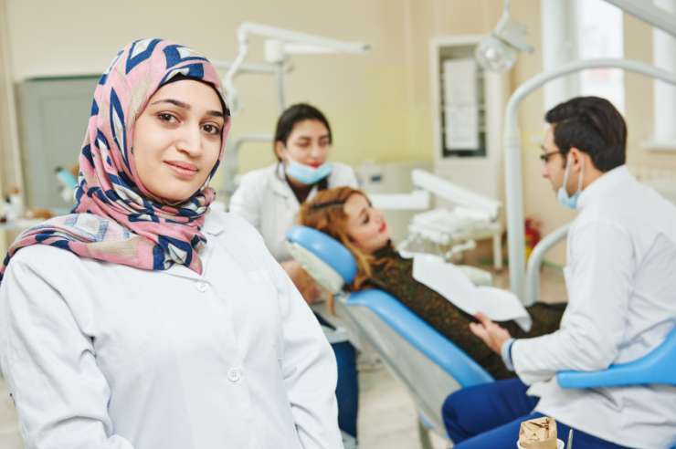 Bolniki pozor! Muslimanske medicinske sestre si ne umivajo rok!