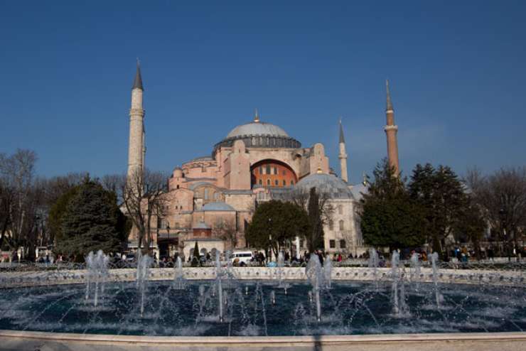 Turški muslimani hočejo spet moliti v Hagiji Sofiji