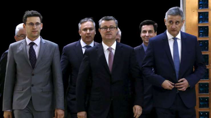 Orešković, Karamarko in Petrov drug ob drugem na seji hrvaške vlade