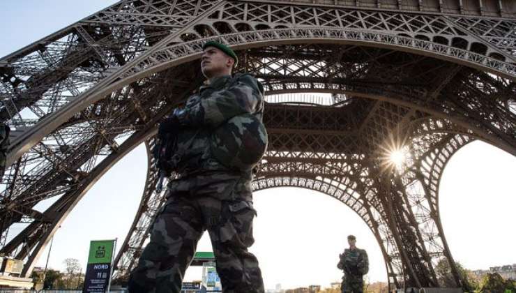 Zaradi nasilnih sindikalnih protestov morali v Parizu zapreti Eifflov stolp