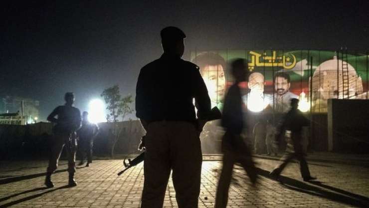 V Pakistanu žrtev umora iz časti tudi moški: ženici svojci so mu prerezali vrat