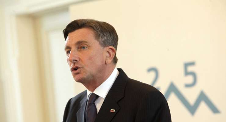 Cerar z Janšo in drugimi predsedniki strank pri Pahorju