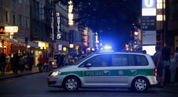 Ujeli pomočnika klavca iz Münchna? Policija je prijela 16-letnega Afganistanca