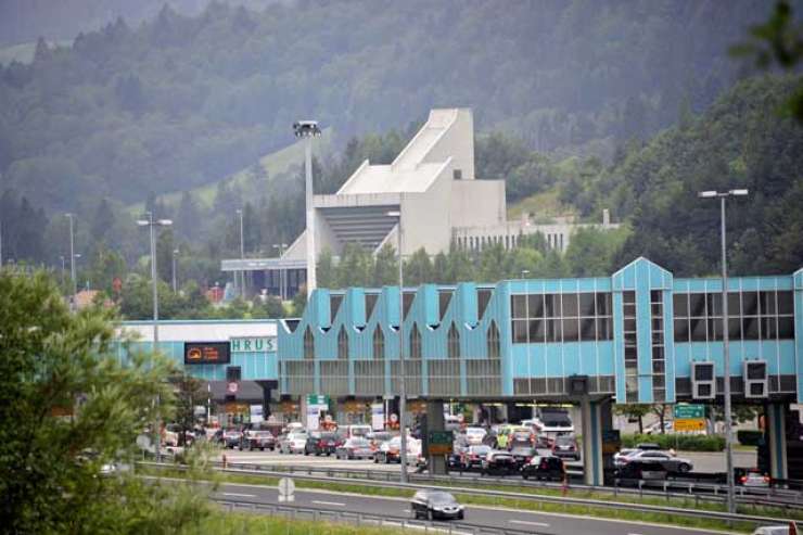 Slovenija zavrnila sprejem v Avstriji prijetih ilegalnih prebežnikov