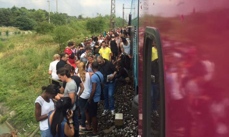 V nesreči vlaka na jugu Francije na desetine poškodovanih 