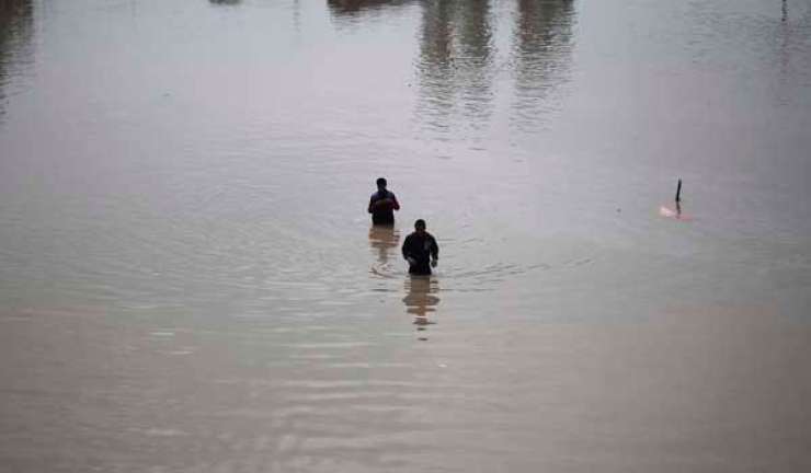 V Indiji v poplavah več kot 250 mrtvih