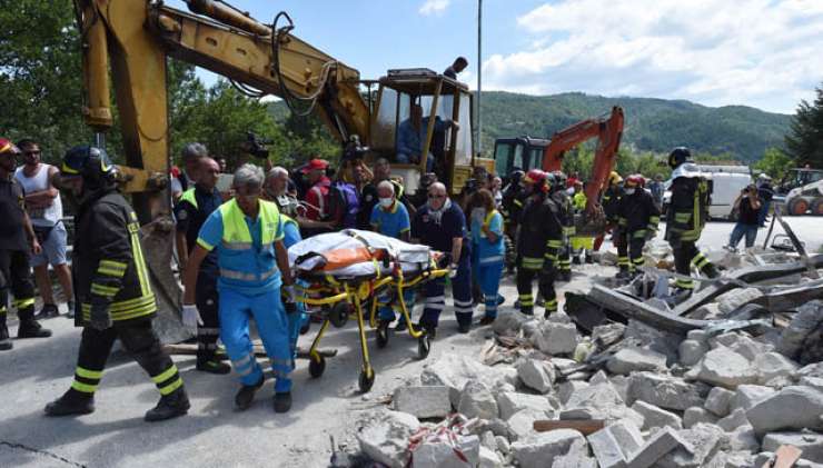 Že 247 smrtnih žrtev potresa v Italiji