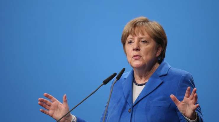 Merklova ne ve, ali bodo Bavarci podprli njeno vnovično kandidaturo za kanclerko