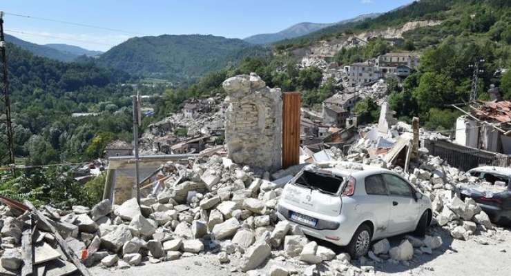 Število žrtev sredinega potresa v Italiji naraslo na 290